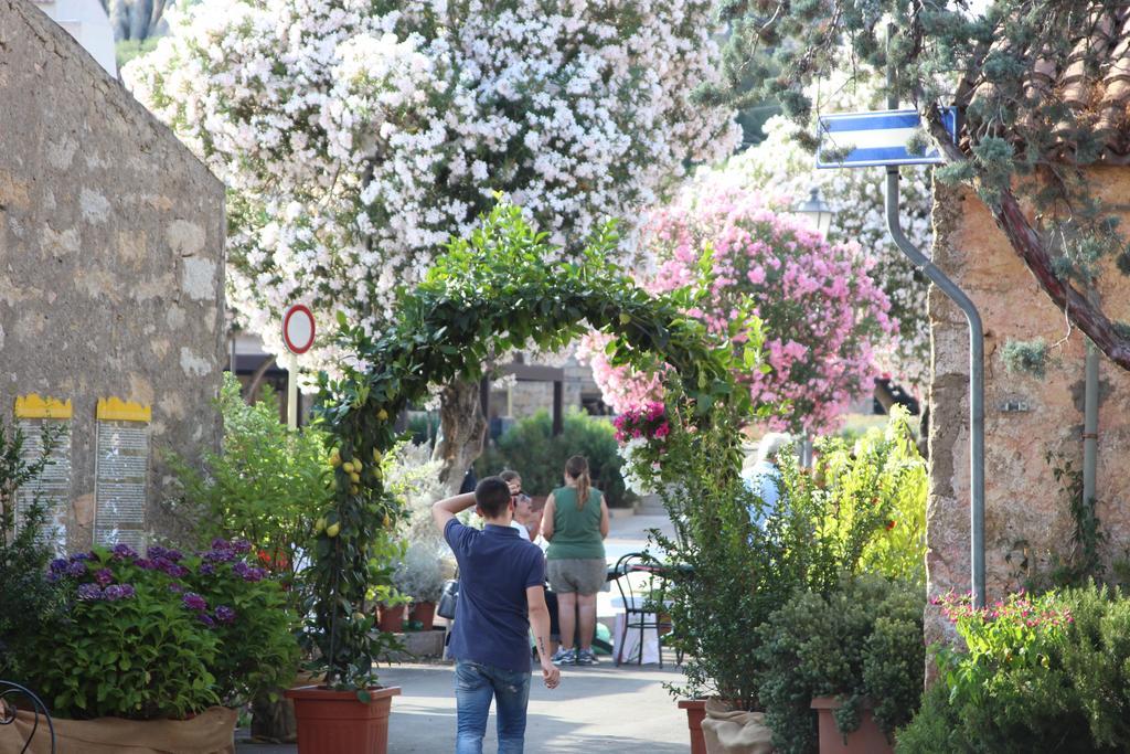 La Porta Sulla Costa Bed and Breakfast San Pantaleo Buitenkant foto