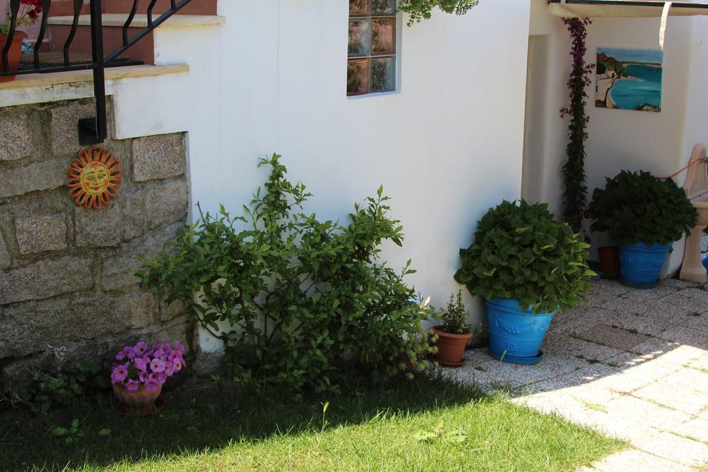 La Porta Sulla Costa Bed and Breakfast San Pantaleo Buitenkant foto