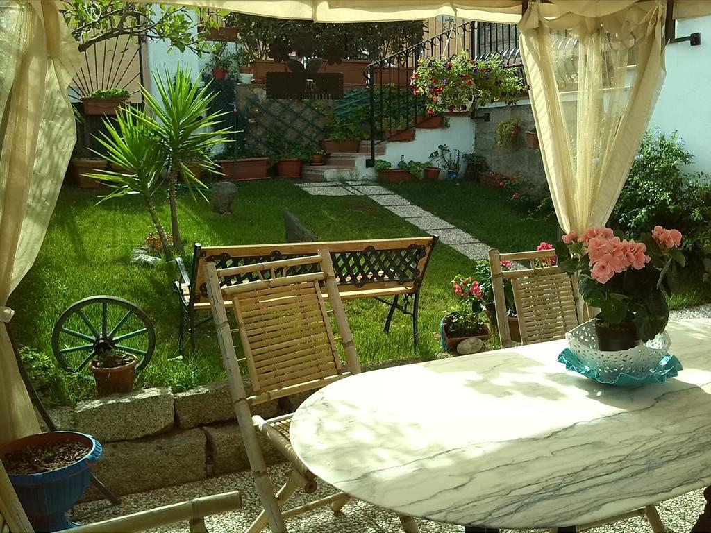 La Porta Sulla Costa Bed and Breakfast San Pantaleo Buitenkant foto